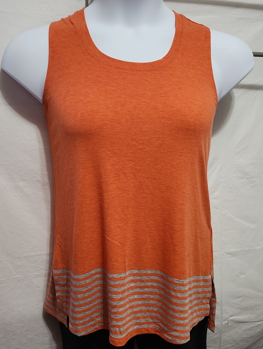 NWOT Cabi SzS Women's Orange/gray Sleeveless Top.